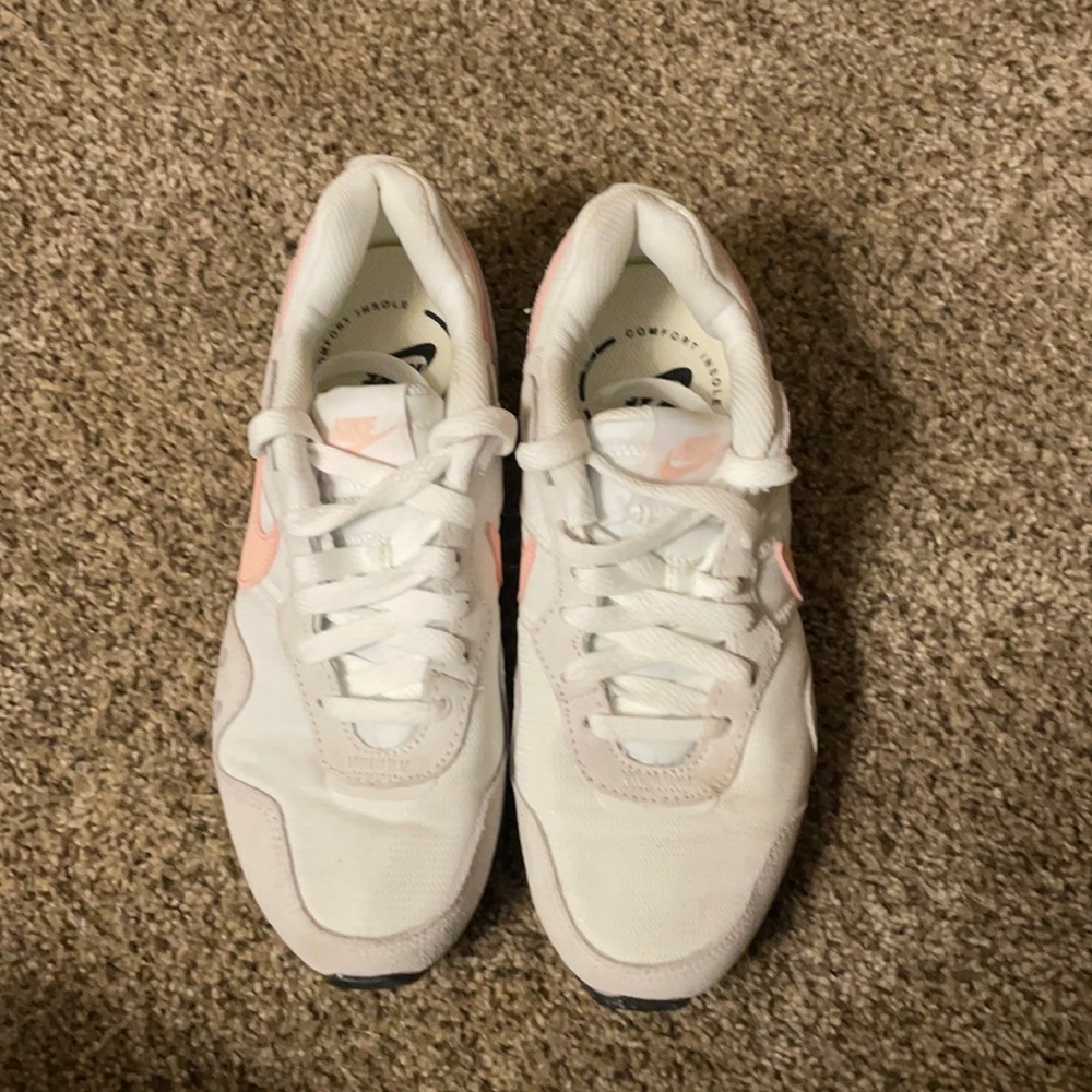 Nike shoe size 5.5.  Only worn 2 times.